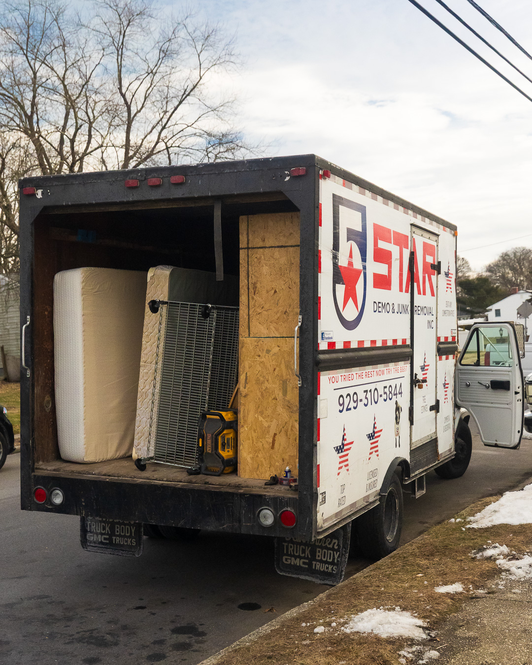 Estate cleanout underway in Lindenhurst